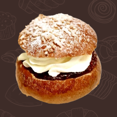 Laskiaispulla hillolla